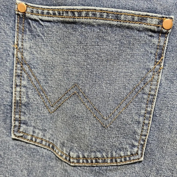 Wrangler Jeans High Rise Bootcut  Blue size 33 x 34 Waist 19" - Picture 6 of 11